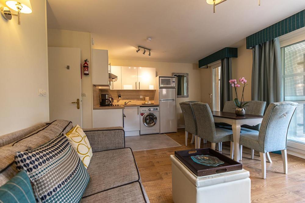 Club Wyndham Normandy Aparthotel คอนเนลเลส์ ภายนอก รูปภาพ