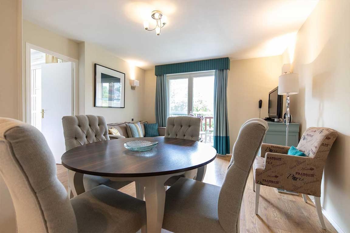 Club Wyndham Normandy Aparthotel คอนเนลเลส์ ภายนอก รูปภาพ