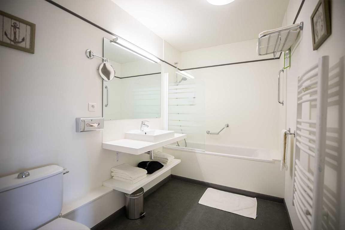 Club Wyndham Normandy Aparthotel คอนเนลเลส์ ภายนอก รูปภาพ
